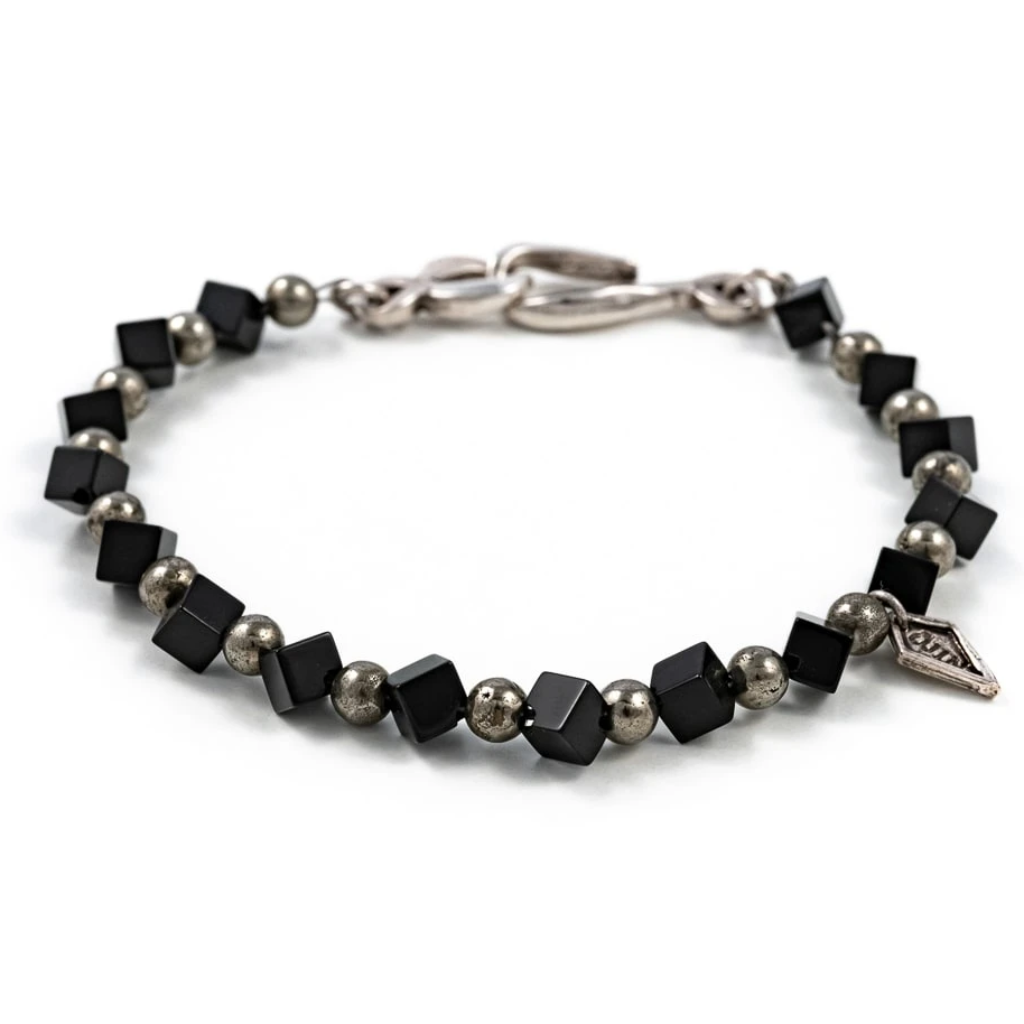 Bracelet créateur cube onyx et pyrite modèle Kurai ÕJIN by Léo